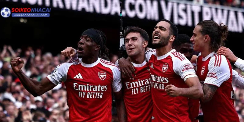 Arsenal đang chễm trệ với ngôi đầu bảng.